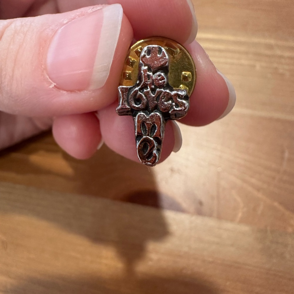 3/$10 🌼 “He Loves Me” Religious Pin